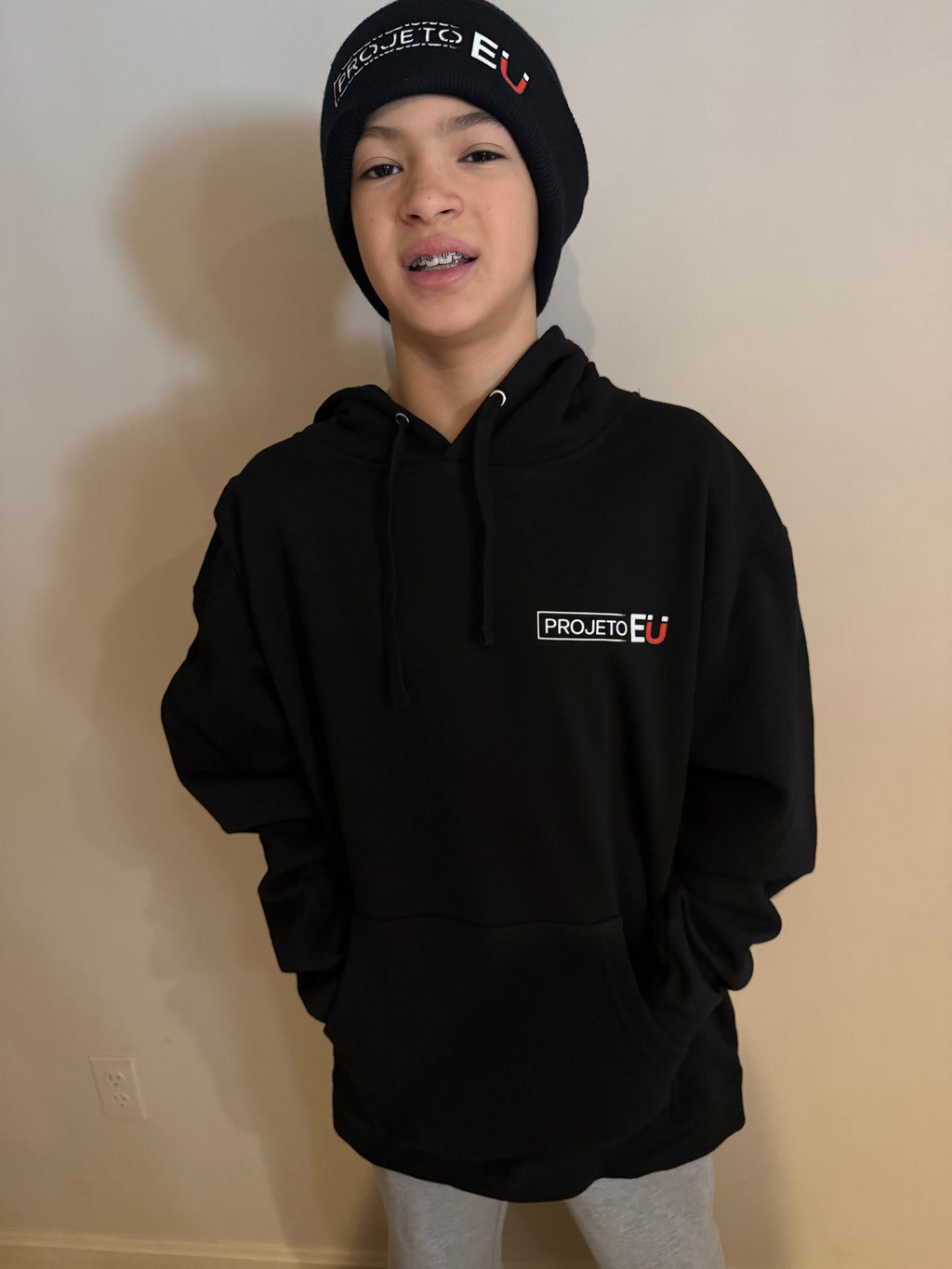 Black Hoodie Projeto EU Açao  Side logo